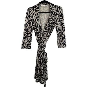 Diane Furstenberg Vintage Dress Size 10 Black White Wrap Silk Leaf Print Midi